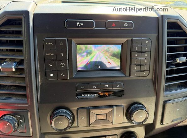 1FTEX1EP4KFA03349 2019 FORD F150 White Widok wnętrza z przodu