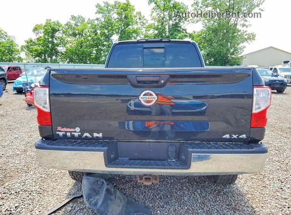 1N6BA1F35HN575249 2017 NISSAN TITAN Черный Вид салона спереди