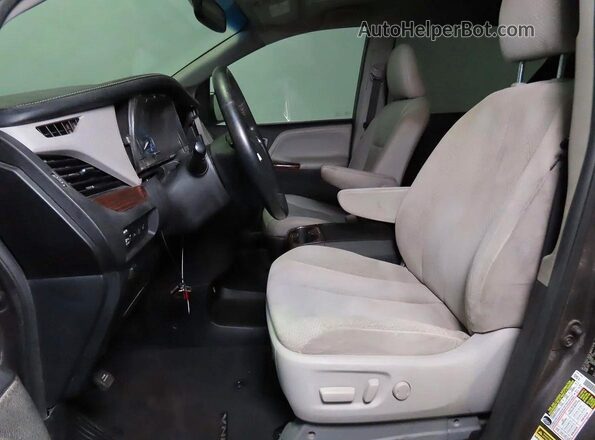 5TDDK3DC4GS137600 2016 TOYOTA SIENNA Серый Вид задних сидений