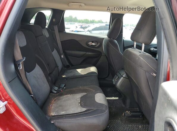1C4PJMAB0HW564453 2017 JEEP CHEROKEE Red Widok komory silnika