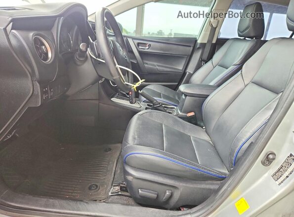 2T1BURHE7JC029617 2018 TOYOTA COROLLA Silver Вид панелі приладів