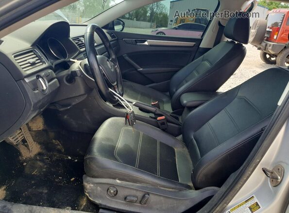 1VWDT7A35HC017927 2017 VOLKSWAGEN PASSAT Silver Առջևի վահանակի տեսք