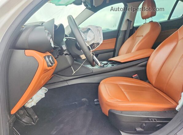 ZARFAEBN3H7535619 2017 ALFA ROMEO GIULIA White Vista del salpicadero