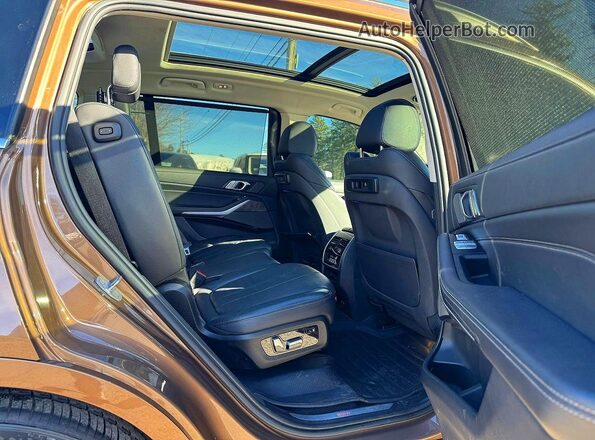 5UXCW2C09L9A00387 2020 BMW X7 Orange Widok wnętrza z przodu