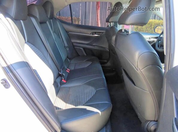 4T1G11AK6PU811107 2023 TOYOTA CAMRY White Widok wnętrza z przodu