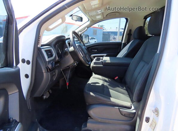 1N6AA1R87HN548279 2017 NISSAN TITAN White Հետևի նստատեղերի տեսք