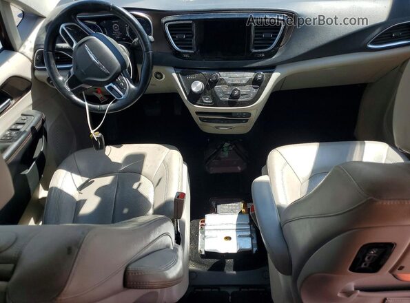 2C4RC1EG9JR237586 2018 CHRYSLER PACIFICA Red Widok zestawu wskaźników