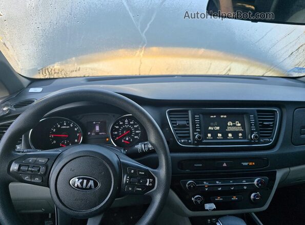 KNDMB5C19K6567109 2019 KIA SEDONA Gray ხელსაწყოთა პანელის ხედი