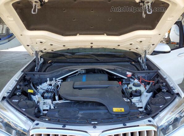 5UXKT0C53J0W01376 2018 BMW X5 White Engine compartment view