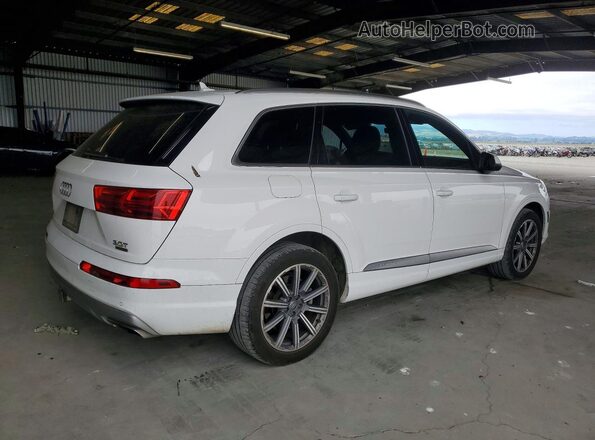 WA1LAAF7XJD012990 2018 AUDI Q7 White 