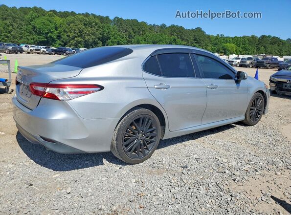 4T1B11HK8JU561702 2018 TOYOTA CAMRY Серебряный 