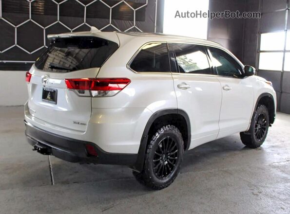 5TDJZRFH4JS883515 2018 TOYOTA HIGHLANDER White Передня права чверть