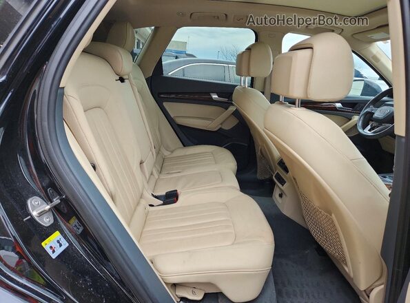 WA1BNAFY9J2002973 2018 AUDI Q5 Black Vista del compartimento del motor
