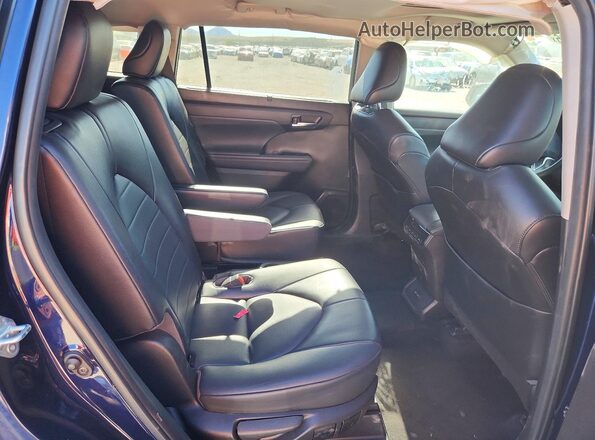 5TDGZRAH6NS117132 2022 TOYOTA HIGHLANDER Blue Vista interior trasera