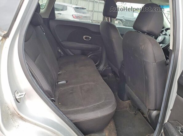 KNDJN2A23H7437706 2017 KIA SOUL Gray უკანა სალონის ხედი