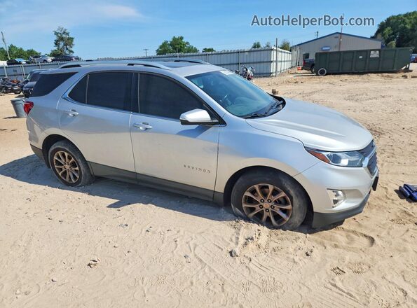 2GNAXSEV7J6227072 2018 CHEVROLET EQUINOX Silver Widok z przodu