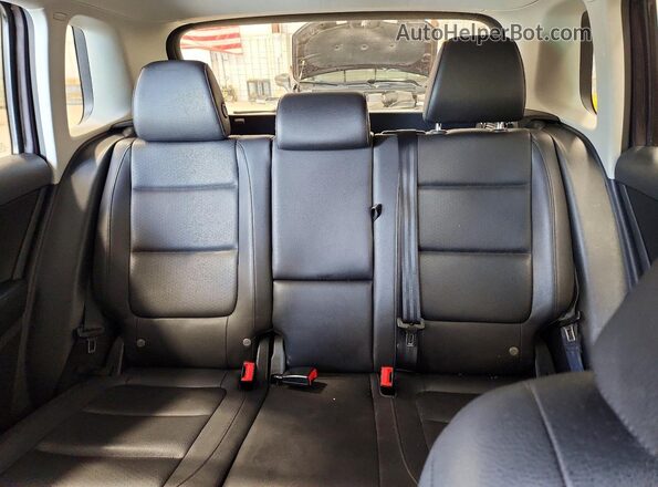 WVGAV7AX2GW601200 2016 VOLKSWAGEN TIGUAN Gray Rear interior view