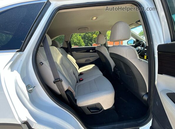 5XYPGDA33KG454475 2019 KIA SORENTO White 