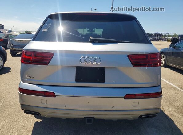 WA1LAAF7XKD001053 2019 AUDI Q7 Silver Front interior view