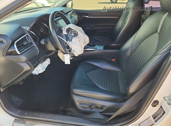 JTNB11HK0J3038695 2018 TOYOTA CAMRY White 