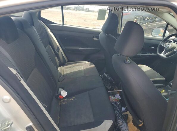 3N1CN8EV5ML866578 2021 NISSAN VERSA Silver Widok wnętrza z tyłu