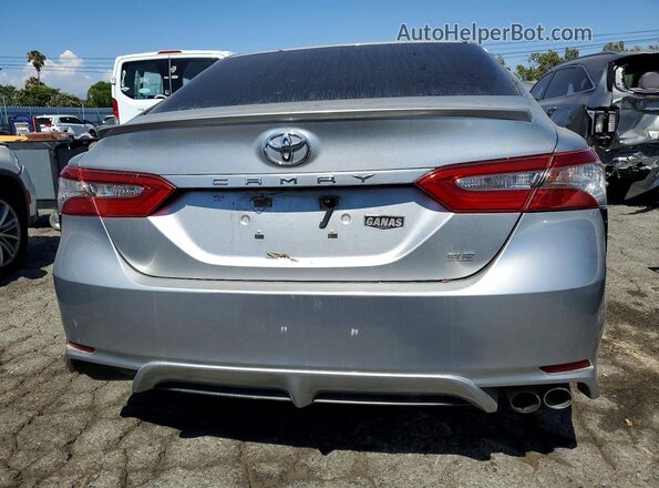 4T1B11HK4JU577038 2018 TOYOTA CAMRY Серебряный 