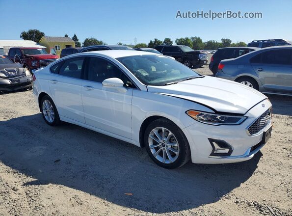 3FA6P0SU7KR238619 2019 FORD FUSION Белый Вид спереди