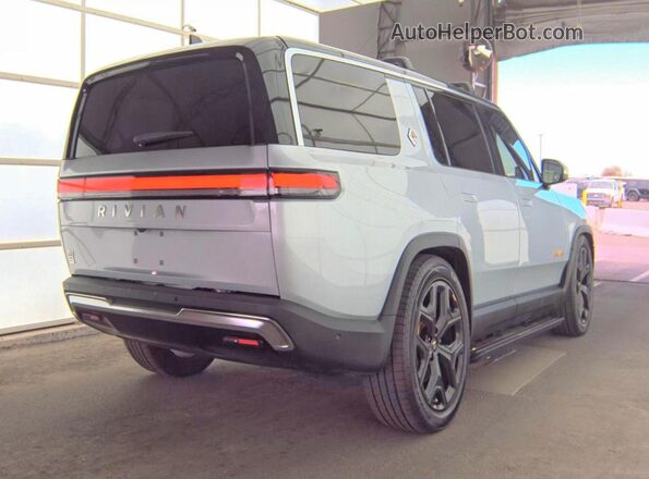 7PDSGABA4PN019950 2023 RIVIAN R1S Gray Вид спереду