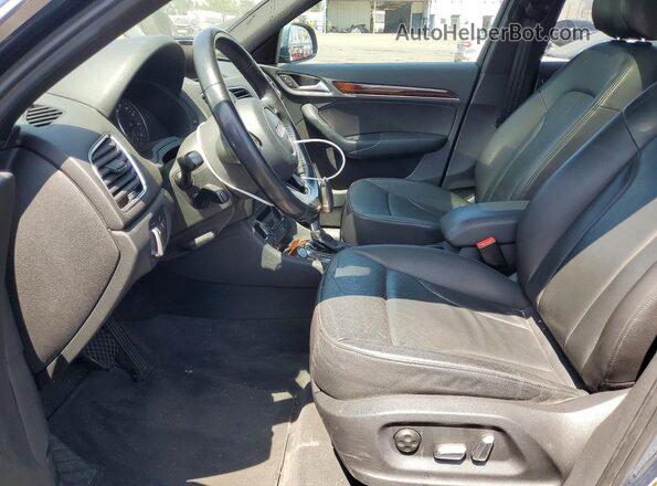 WA1HCCFS9HR008085 2017 AUDI Q3 Blue Dashboard view