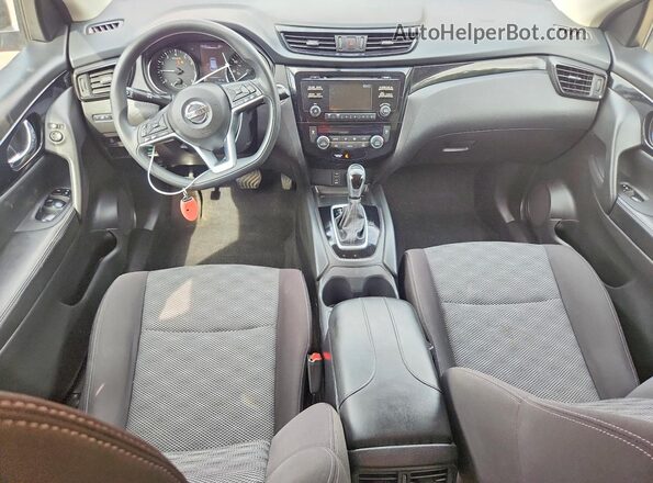 JN1BJ1CR7HW121559 2017 NISSAN ROGUE Red ხელსაწყოთა პანელის ხედი