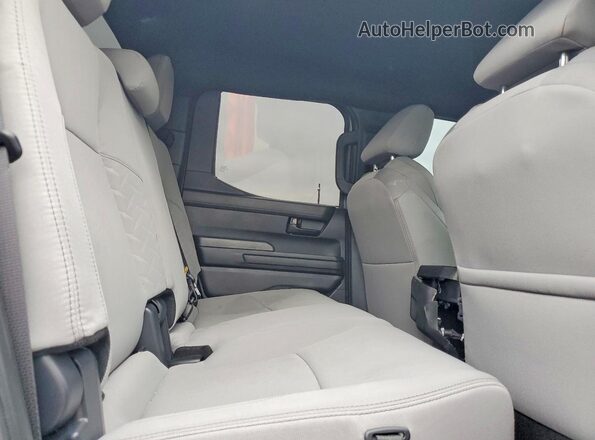 3TMKB5FN6TM062846 2026 TOYOTA TACOMA Silver Widok wnętrza z tyłu