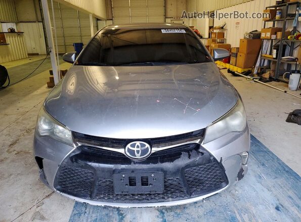 4T1BF1FK7HU670103 2017 TOYOTA CAMRY Silver Вид ззаду