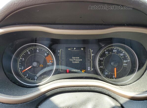 1C4PJMAB0HW564453 2017 JEEP CHEROKEE Red Widok tylnych siedzeń