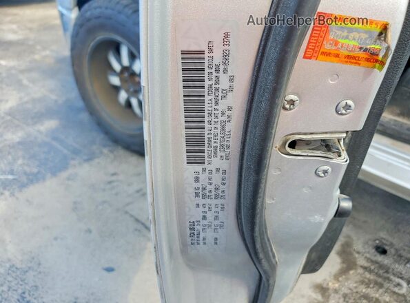 1C6RR7GG4JS300632 2018 RAM 1500 Silver VIN კოდის სტიკერის ხედი