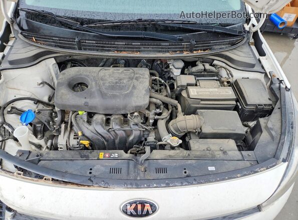 3KPA25AB0JE092201 2018 KIA RIO White Vista del compartimento del motor