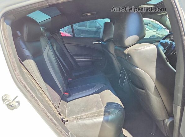 2C3CDXBG1NH157225 2022 DODGE CHARGER White Вид задньої частини салону