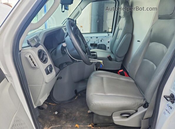 1FDWE3FK4PDD24976 2023 FORD ECONOLINE Белый Вид панели приборов