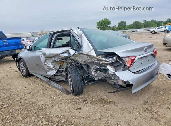4T1BF1FKXHU675733 2017 TOYOTA CAMRY Серебряный Задняя правая четверть