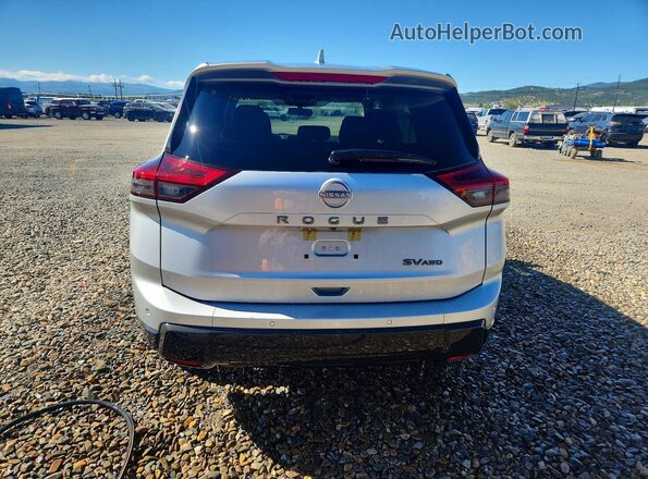 JN8BT3BB6RW183659 2024 NISSAN ROGUE Silver Widok wnętrza z przodu