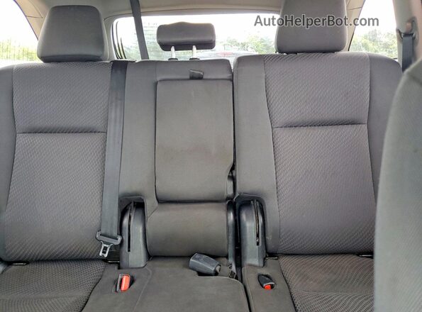 5TDZZRFH6HS231640 2017 TOYOTA HIGHLANDER Белый Вид задней части салона