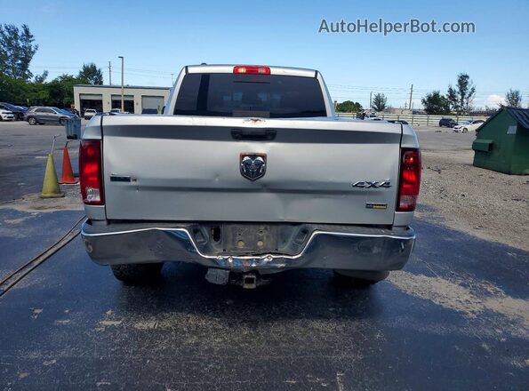 1C6RR7GG4JS300632 2018 RAM 1500 Silver წინა სალონის ხედი