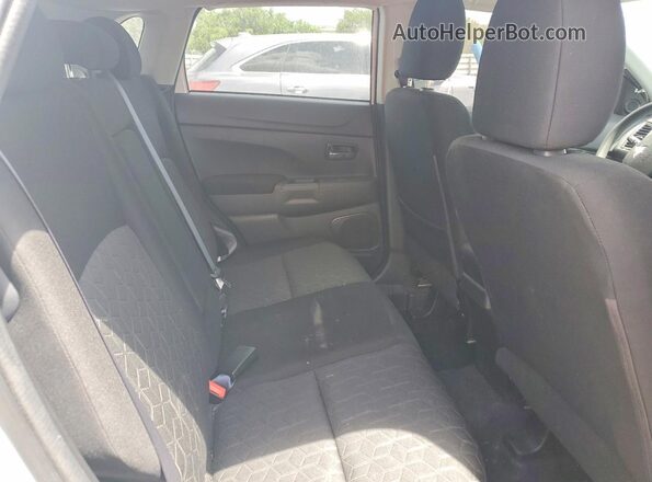 JA4APUAUXMU028325 2021 MITSUBISHI OUTLANDER White Widok wnętrza z tyłu