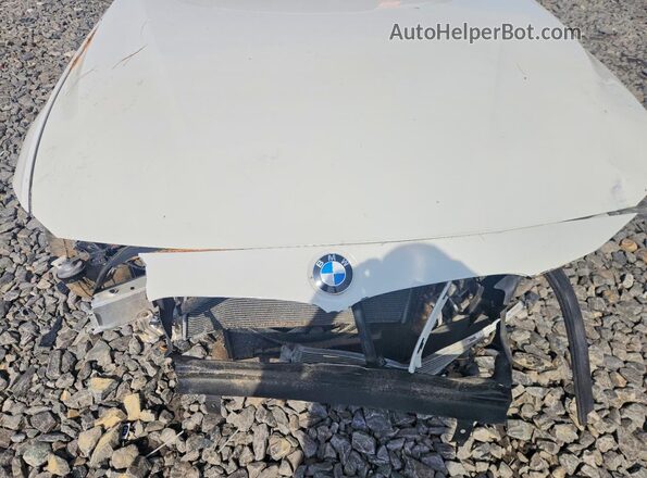 WBA8E5G53JNV02554 2018 BMW 3 SERIES White Engine compartment view