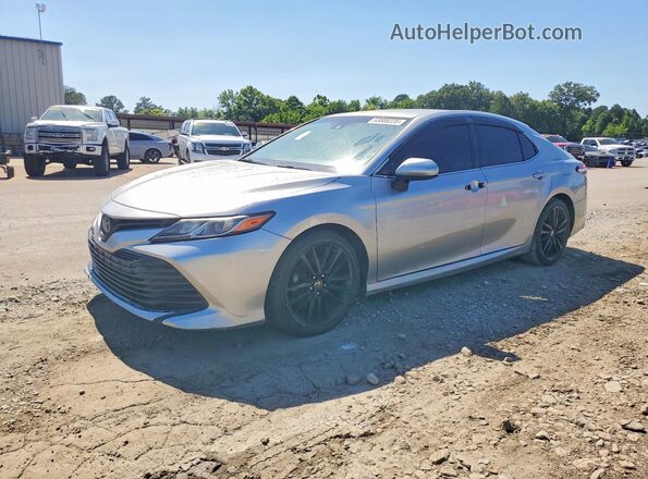 4T1B11HK8JU561702 2018 TOYOTA CAMRY Серебряный 