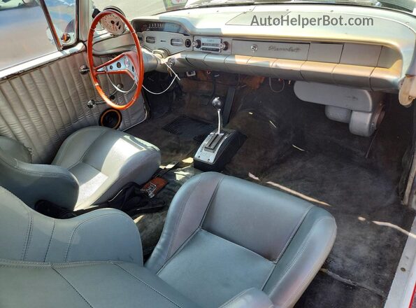 A58L171266 1958 CHEVROLET CLASSIC Белый Вид панели приборов