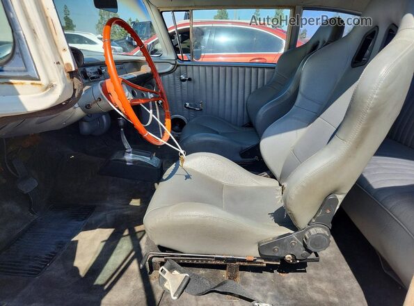 A58L171266 1958 CHEVROLET CLASSIC Белый Вид салона спереди