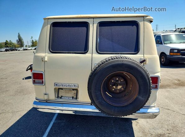 CGR367U157236 1977 CHEVROLET VAN Cream Вид ззаду