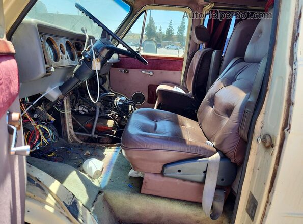 CGR367U157236 1977 CHEVROLET VAN Cream Вид салону спереду