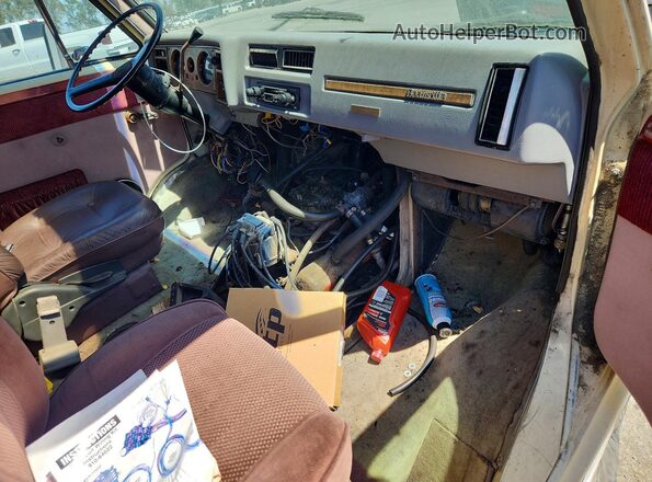 CGR367U157236 1977 CHEVROLET VAN Cream Вид панелі приладів