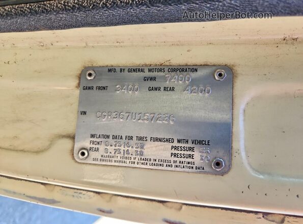 CGR367U157236 1977 CHEVROLET VAN Cream Вид підкапотного простору